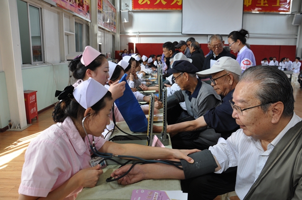 岁岁重阳_今又重阳————集团举行庆国庆、迎重阳_关爱老年人健康知识讲座暨文艺演出