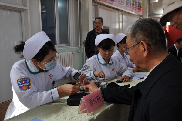 岁岁重阳_今又重阳————集团举行庆国庆、迎重阳_关爱老年人健康知识讲座暨文艺演出