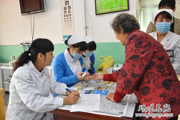 总医院进社区开展健康饮食与糖尿病主题宣教义诊活动