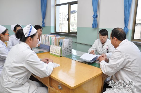 “情系西北__惠及百姓”全国医学专家走基层大型公益活动_走进集团公司总医院