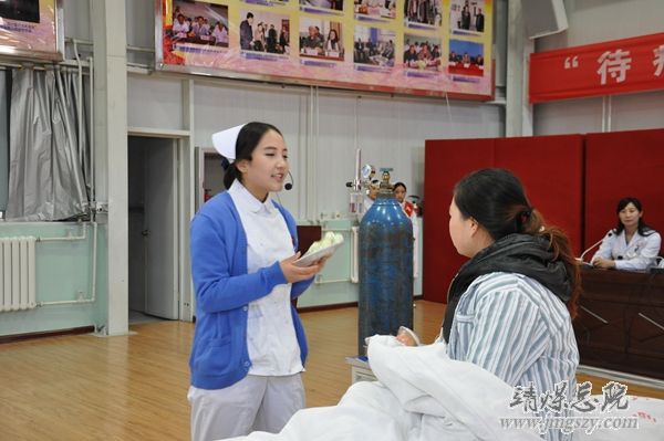 总医院护理部举办“待病人如亲人”示范表演活动