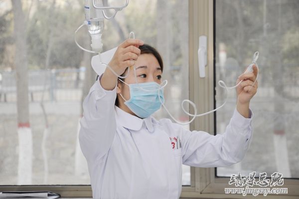 护理部举办新护士技能操作比赛