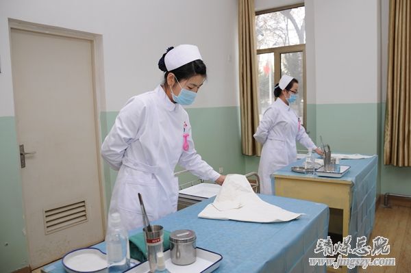 护理部举办新护士技能操作比赛