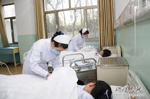 护理部举办新护士技能操作比赛