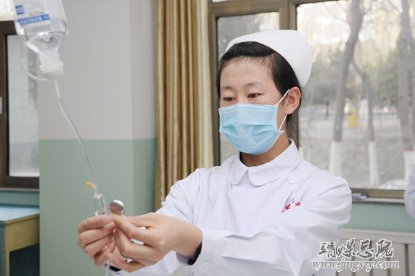 护理部举办新护士技能操作比赛