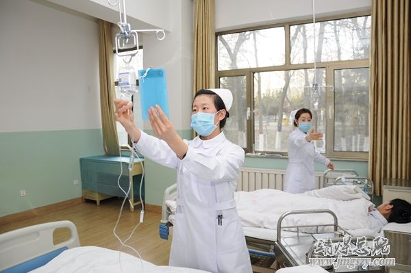 护理部举办新护士技能操作比赛