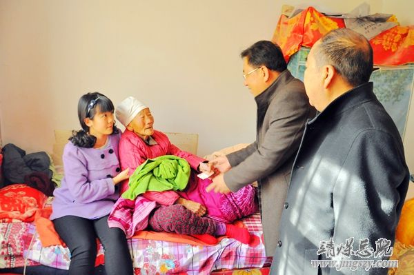 节前送温暖___新春爱意浓_——总医院开展节前慰问困难职工活动