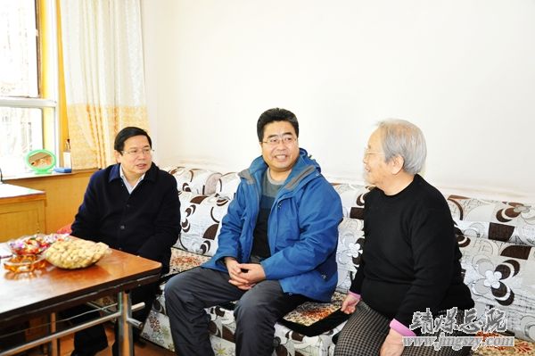节前送温暖___新春爱意浓_——总医院开展节前慰问困难职工活动
