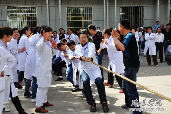 总医院工会举办庆五一职工拔河比赛