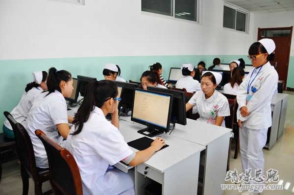 夯实理论基础    提高基本技能-------总医院全体护理人员参加分层晋级理论考试